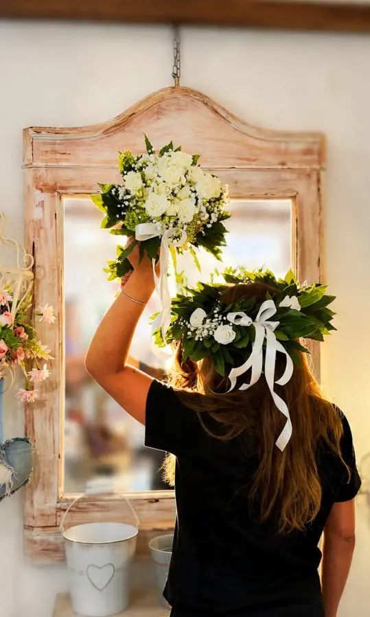 Bouquet bianco e corona d’alloro con nastri